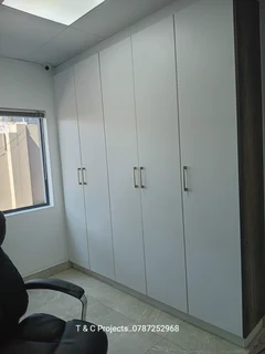 PROFESSIONAL,  EXPERIENCED,  SKILLED  AND  COMPETENT  CARPENTER.