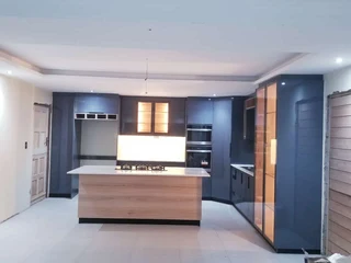 PROFESSIONAL,  EXPERIENCED,  COMPETENT AND SKILLED CARPENTER.