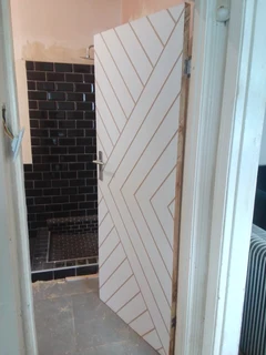 EXPERIENCED,  PROFESSIONAL,  COMPETENT AND SKILLED CARPENTER.