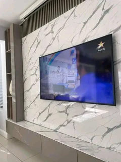 COMPETENT,  SKILLED,  EXPERIENCED AND PROFESSIONAL CARPENTER.