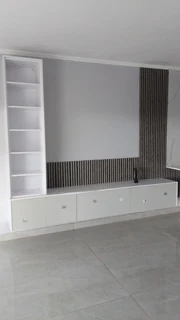 COMPETENT,  SKILLED,  EXPERIENCED AND PROFESSIONAL CARPENTER.