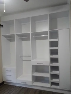 COMPETENT,  SKILLED,  EXPERIENCED AND PROFESSIONAL CARPENTER.