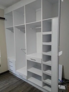 COMPETENT,  SKILLED,  EXPERIENCED AND PROFESSIONAL CARPENTER.