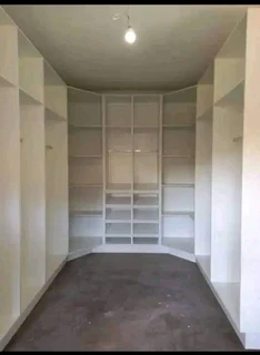 EXPERIENCED, COMPETENT,  SKILLED AND PROFESSIONAL CARPENTER.