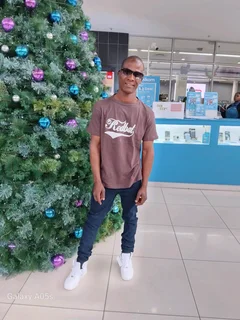 Hi am 32 years old driver looking for job