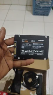 Hyper x fury 32gb ram 16v Samsung SSD Evo 60 ,.