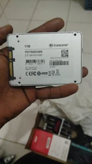 Hyper x fury 32gb ram 16v Samsung SSD Evo 60 ,.