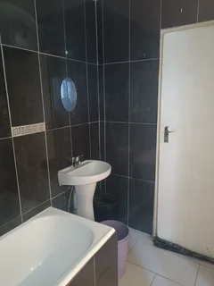 Outbuilding - Ad posted by Laura