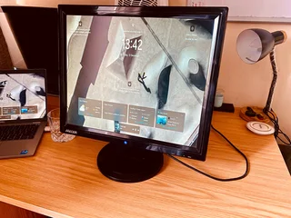 Mecer 19 inch VGA monitor