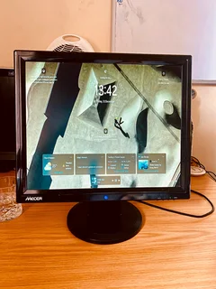 Mecer 19 inch VGA monitor