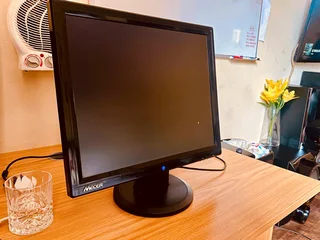Mecer 19 inch VGA monitor