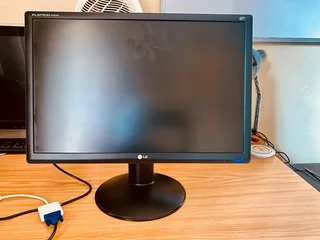 LG 22 inch monitor faulty (Free)