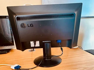 LG 22 inch monitor faulty (Free)