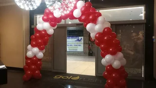 Balloon arches