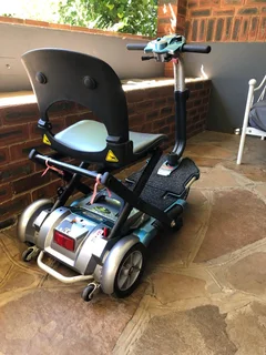 Electric mobility scooter