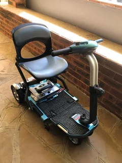 Electric mobility scooter