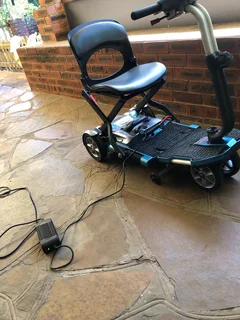 Electric mobility scooter