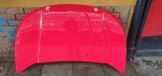mahindra kuv bonnet