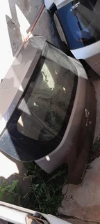 renault kwid tailgate