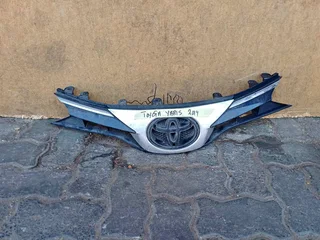 toyota yaris front bumper grill