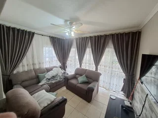  Custom-Made Curtains &amp; Blinds 