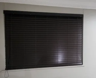  Custom-Made Curtains &amp; Blinds 