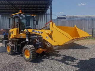 G928 - GIANT 1.2 TON AUTO WHEEL LOADER BRAND NEW