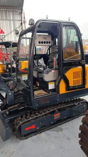 LY30C - GIANT 3 TON CAB MINI EXCAVATOR BRAND NEW