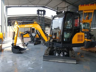 LY30C - GIANT 3 TON CAB MINI EXCAVATOR BRAND NEW