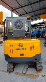 LY30C - GIANT 3 TON CAB MINI EXCAVATOR BRAND NEW