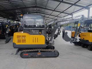 LY30C - GIANT 3 TON CAB MINI EXCAVATOR BRAND NEW