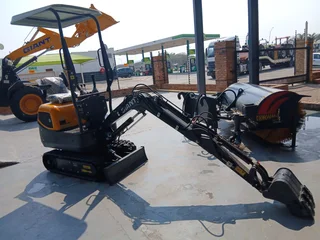 LY10 - GIANT 1 TON MINI EXCAVATOR BRAND NEW