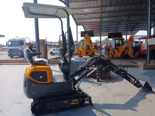 LY10 - GIANT 1 TON MINI EXCAVATOR BRAND NEW