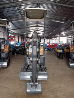 LY10 - GIANT 1 TON MINI EXCAVATOR BRAND NEW