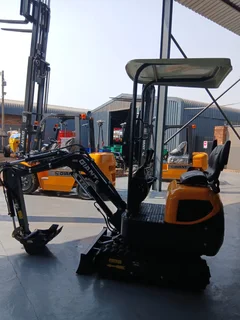 LY10 - GIANT 1 TON MINI EXCAVATOR BRAND NEW