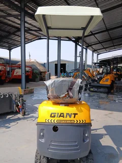 LY10 - GIANT 1 TON MINI EXCAVATOR BRAND NEW