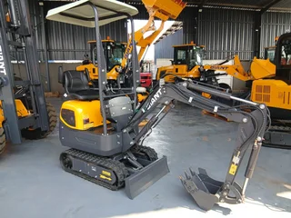 LY10 - GIANT 1 TON MINI EXCAVATOR BRAND NEW