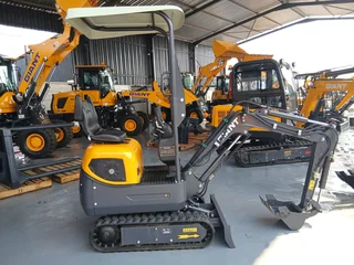 LY10 - GIANT 1 TON MINI EXCAVATOR BRAND NEW