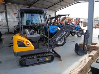LY18 - GIANT 1.8TON MINI EXCAVATOR BRAND NEW