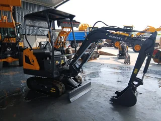 LY18 - GIANT 1.8TON MINI EXCAVATOR BRAND NEW