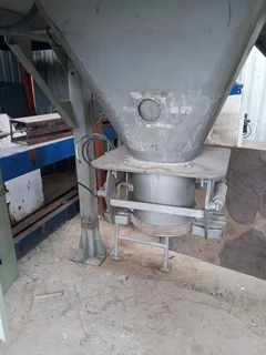 SEMI-AUTOMATIC FILLING MACHINE