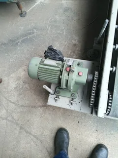 SEMI-AUTOMATIC FILLING MACHINE