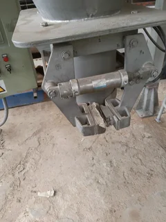 SEMI-AUTOMATIC FILLING MACHINE