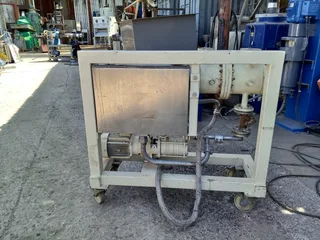 VACUUM PUMP WITH STAINLESS STEEL TANK