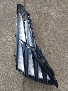 Hyundai Tucson headlight available for sell
