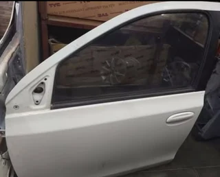 Toyota Etios : Door