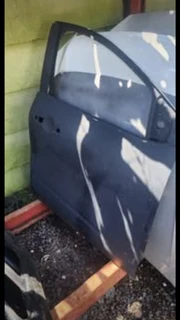 Renault Triber : Right Front (original)