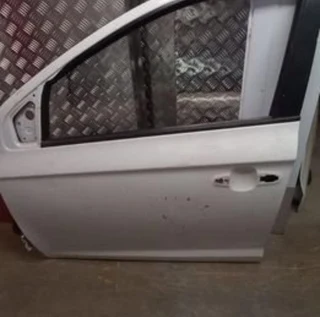 Hyundai 120 2014 : Left Front Door (shell)