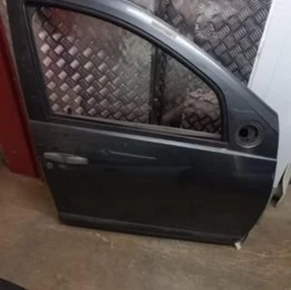 Renault Sandero 2012 Stepway : Right Front Door (shell)