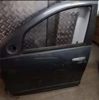Renault Sandero 2012 Stepway : Left Front Door (shell)